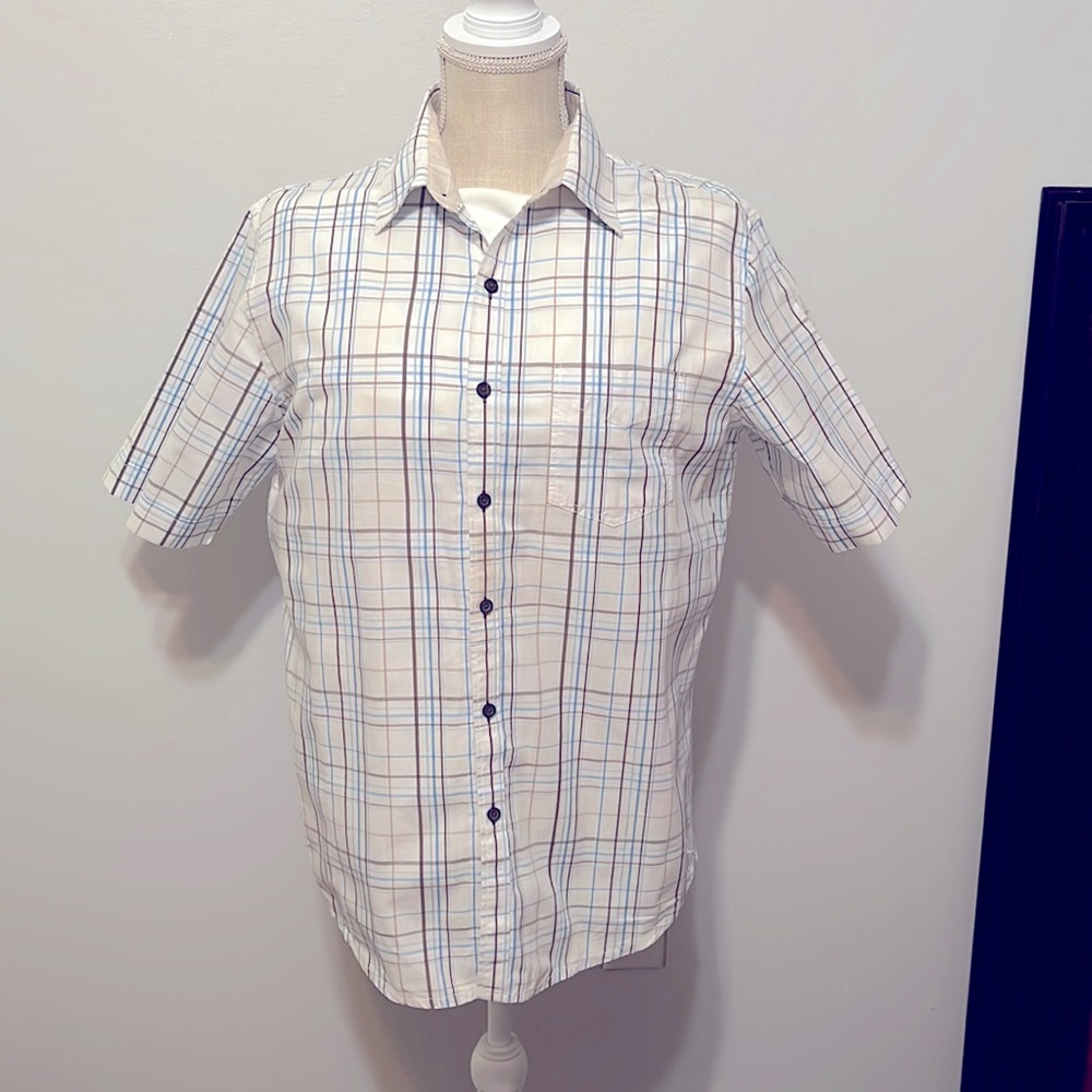100% cotton Plaid short sleeve shirt. White background blue/brown.